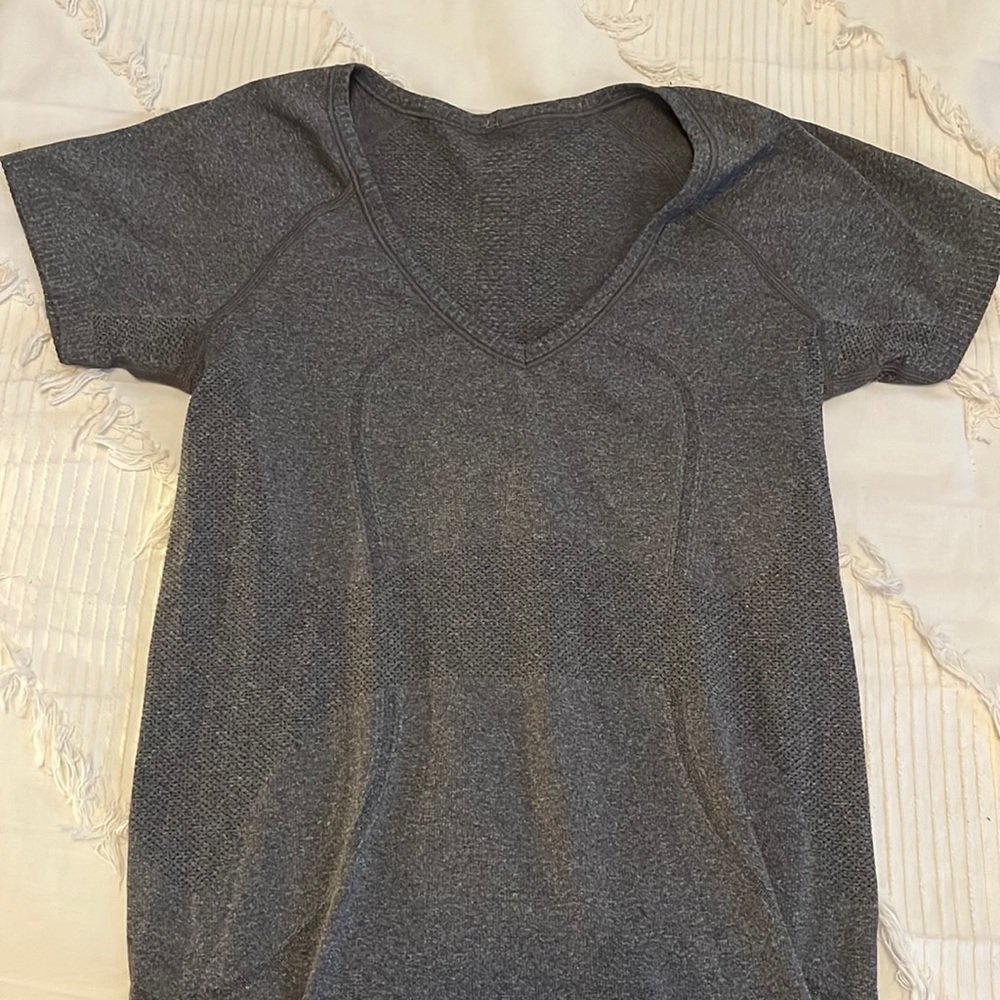 Swiftly Tech SS V-Neck Dark Grey